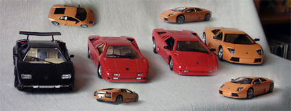 Das sind meine Lamborghinis. Aufgrund des Ergebnises der Umfrage habe ich den Murcielago besonders hervorgehoben, indem ich eine Fotomontage gemacht habe.